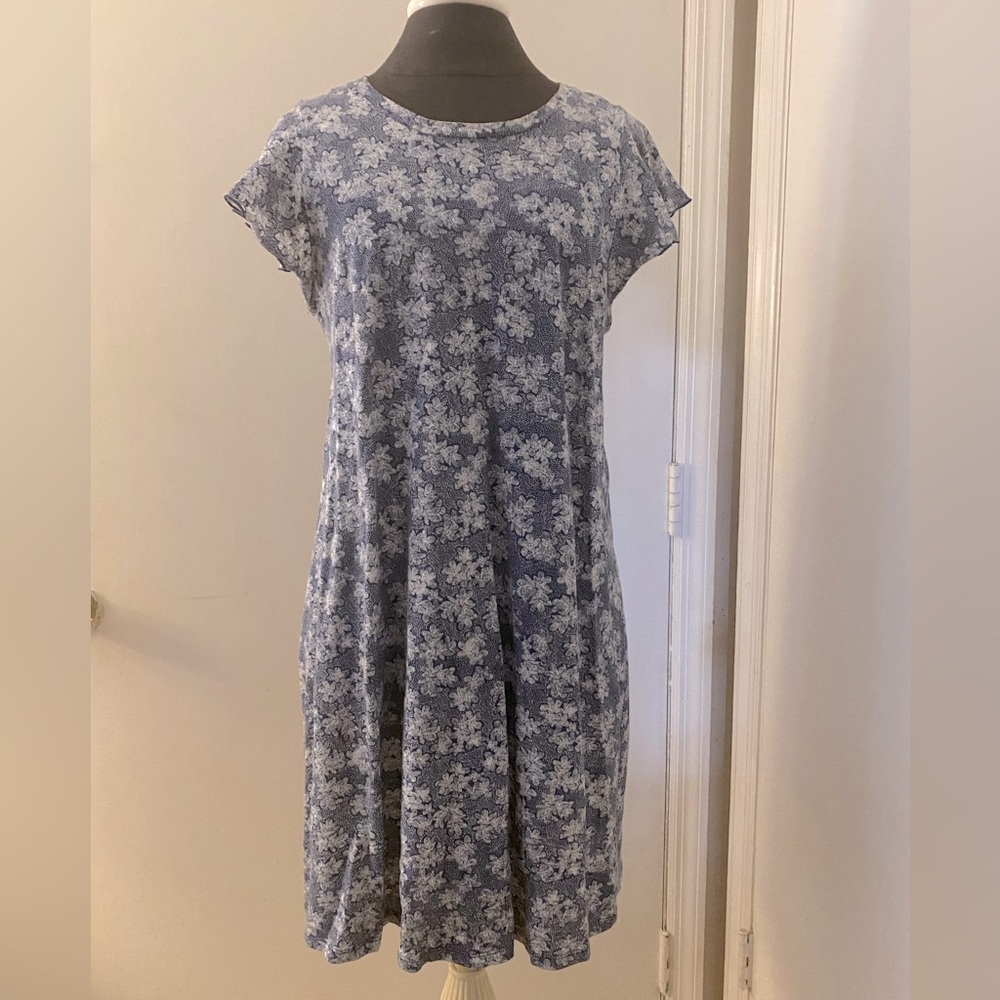 Gap flirty short sleeve dress. Size S